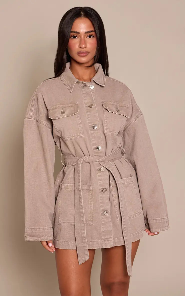 Gris Champignon Robe En Denim Petite À Poches Utilitaires Et Ceinture À Nouer À La Taille